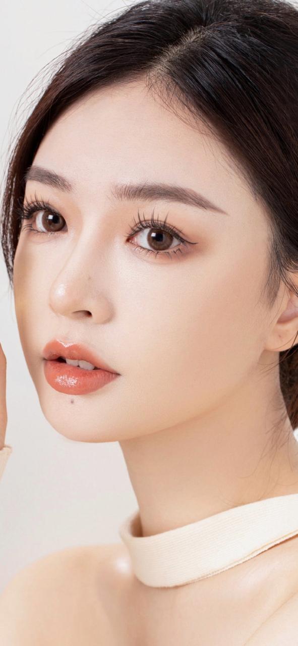 美女美妆