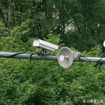 摄像头绿色灯一闪一闪
