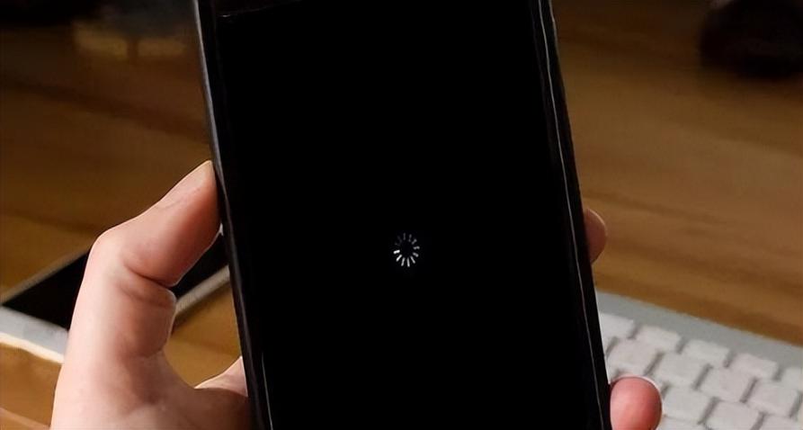 iphone一遮住屏幕上面就黑屏