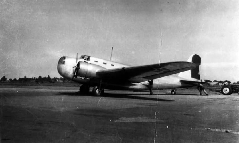 B-18轰炸机